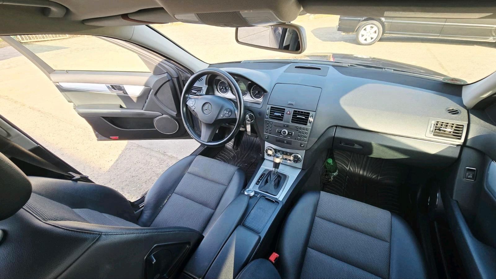 Mercedes-Benz C250 2010 — photo 12