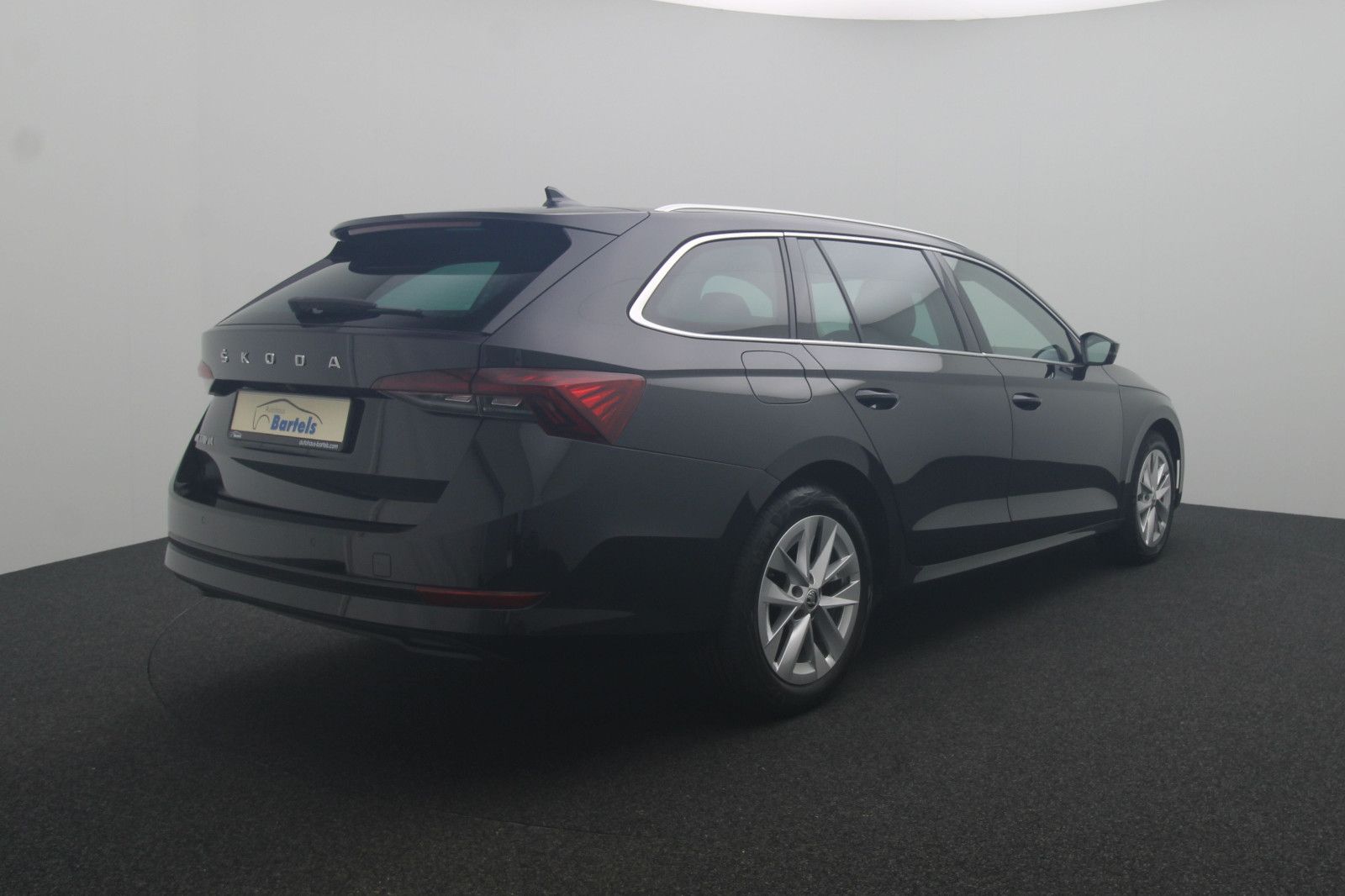 Fahrzeugabbildung SKODA Octavia Combi First Edition DSG LED ACC  Kamera