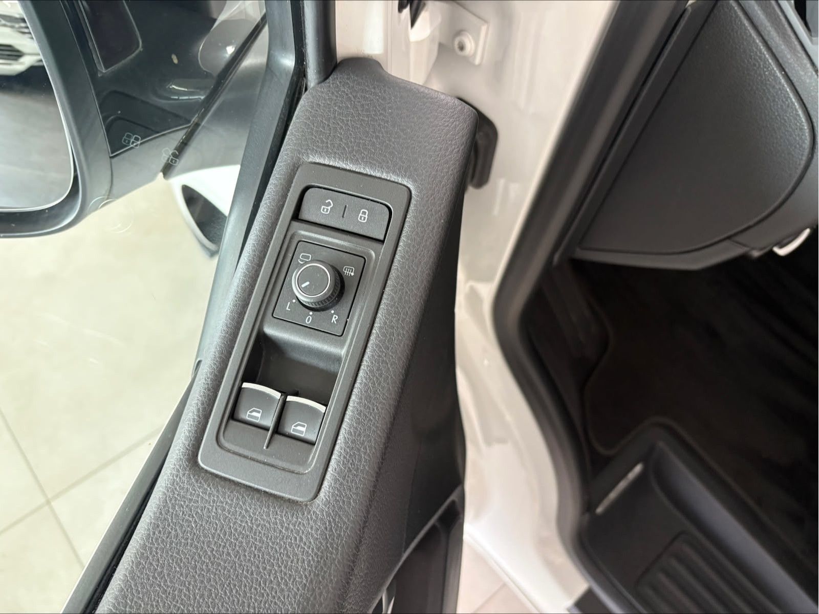Volkswagen T6 Multivan EDITION LEDER AHK STHZG CAM DYN LED foto 8