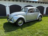 Volkswagen Käfer mit Schiebedach