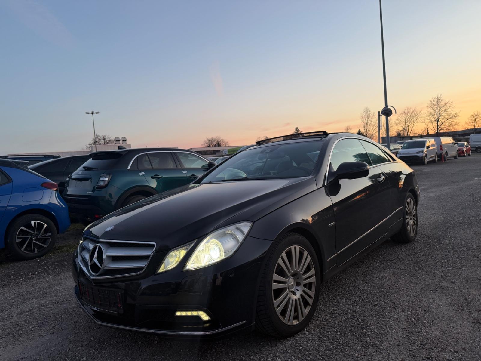 Mercedes-Benz E 350 Coupe CGI BlueEfficiency PANORAMA*BI XENON