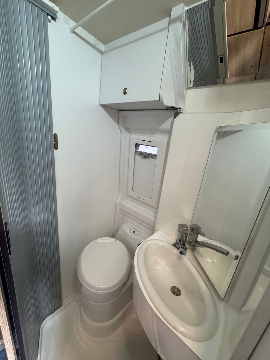 Vehicle image Pössl RUNNER 636 INDIVIDUAL ROOM CLIMATE AHK