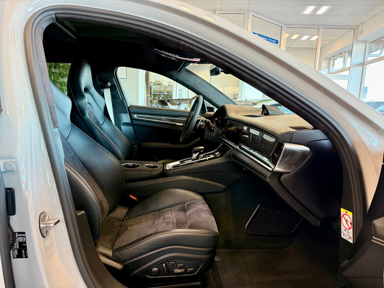 Fahrzeugabbildung Porsche Panamera GTS Sport Turismo Panorama/ACC/HeadUp