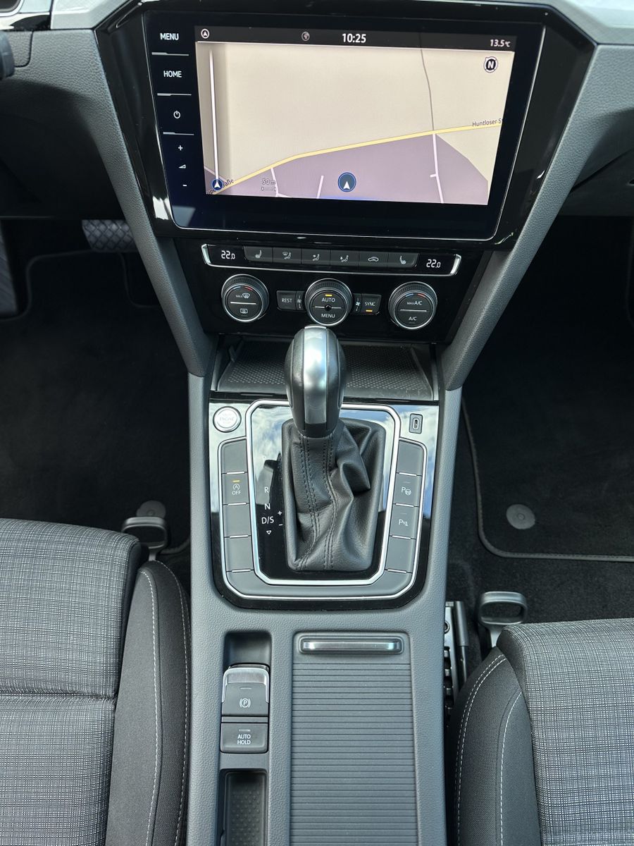 Fahrzeugabbildung Volkswagen Passat Variant 2.0 TDI DSG Business NAV+LED+ACC