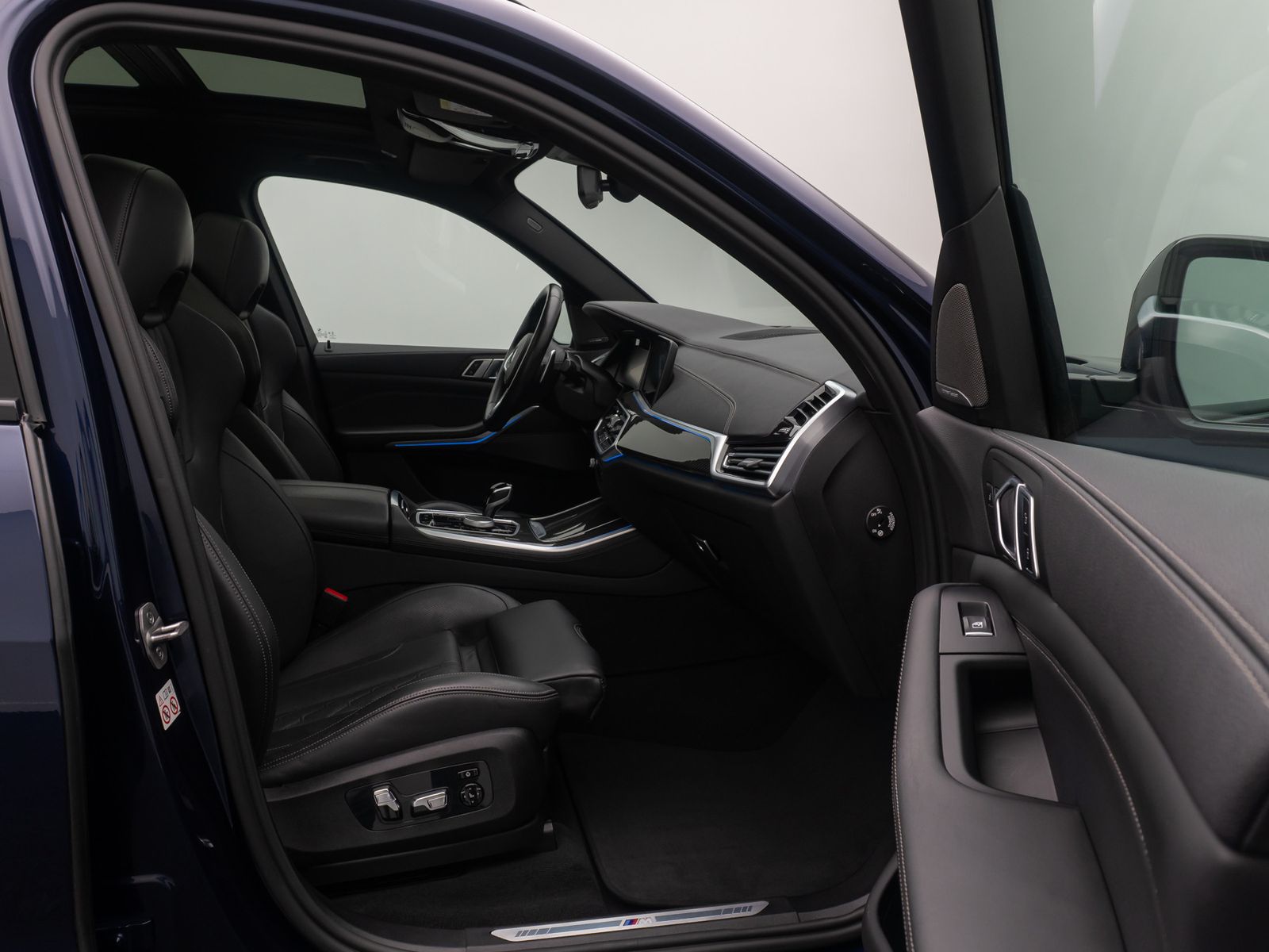 Fahrzeugabbildung BMW X5 xD45e M Sport HUD 360°Laser DAB SkyLounge H/K