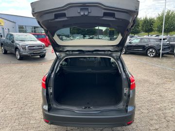 Bild 8 Ford Focus Turnier Business Navi Soundsystem Lenkrad