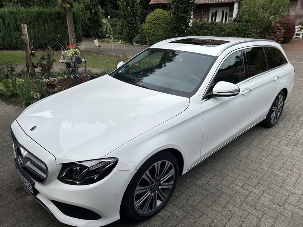 Image of Mercedes-Benz E 220