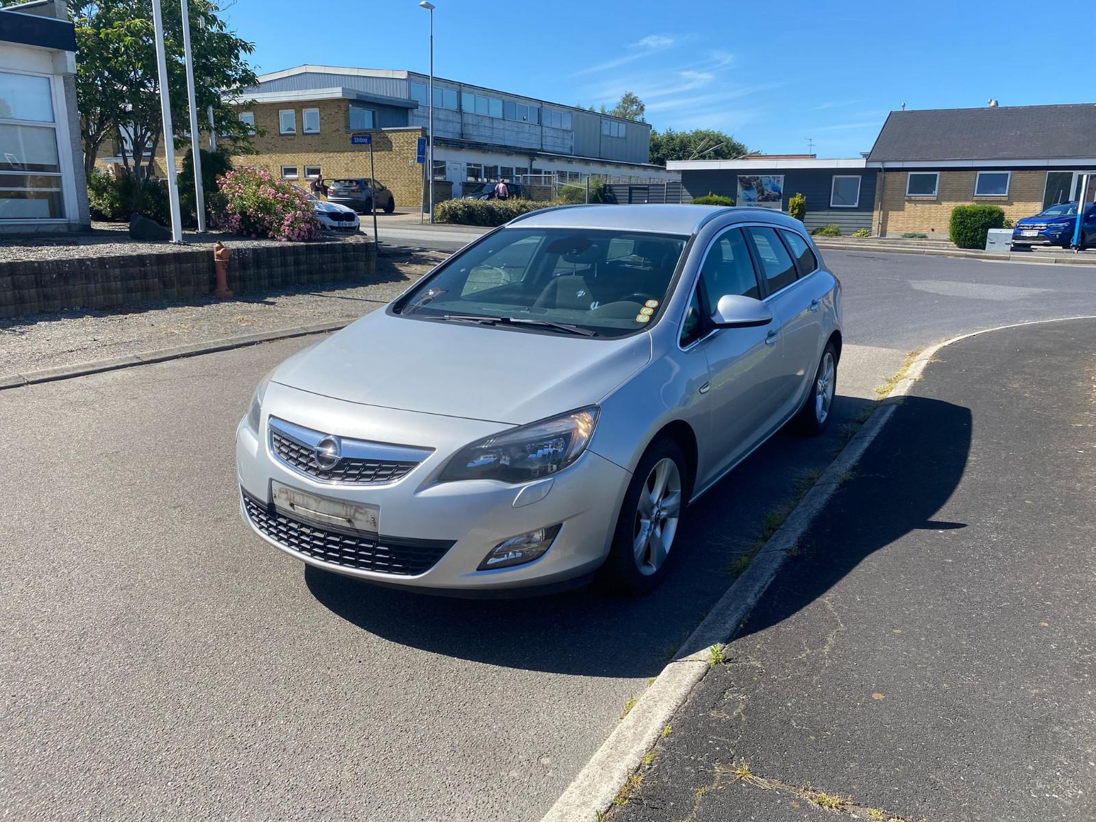 Opel Astra 2012 — engine 1.364 cm³, 140 HP (103kW)