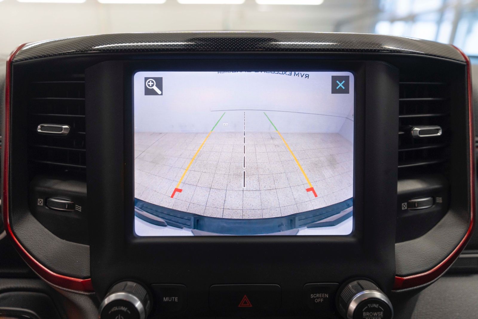 Fahrzeugabbildung Dodge RAM 1500 REBEL 5,7L CARPLAY KAM AHK M+S TEMPOMAT