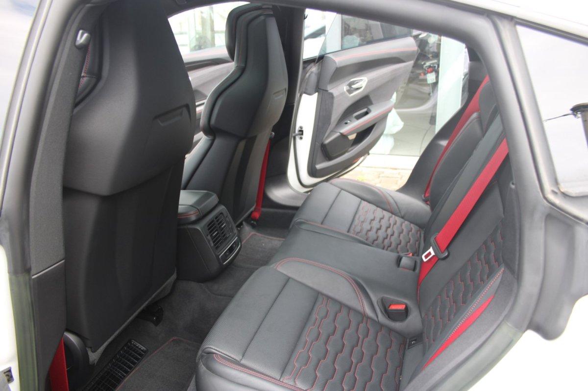 Audi e-tron RS GT quattro Carbon Matrix Top-View Pano