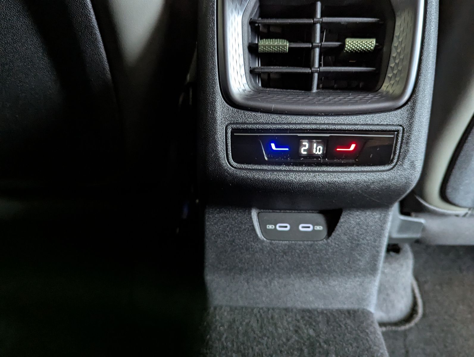 Fahrzeugabbildung CUPRA Terramar 1.5 TSI Tribe Senn Pano Matrix HUD AHK