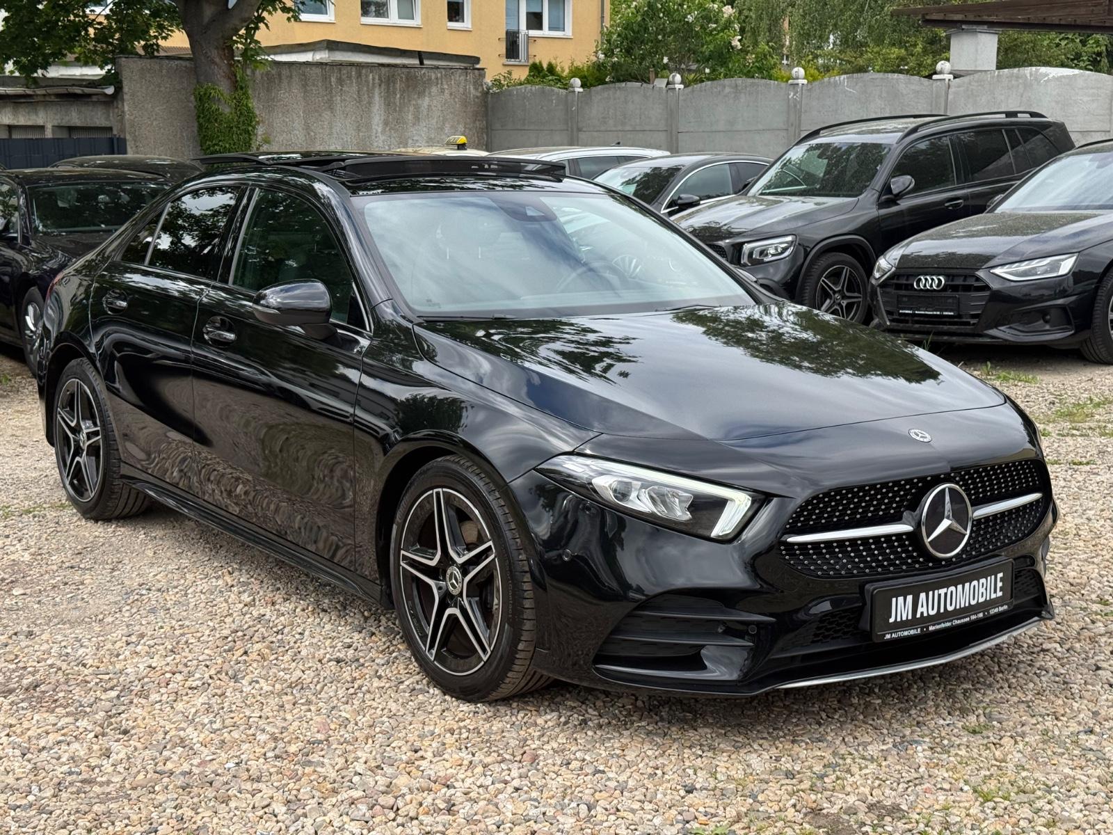 Mercedes-Benz A 180d AMG/Pano/Night/R.Kamera/Spur/Apple/LED