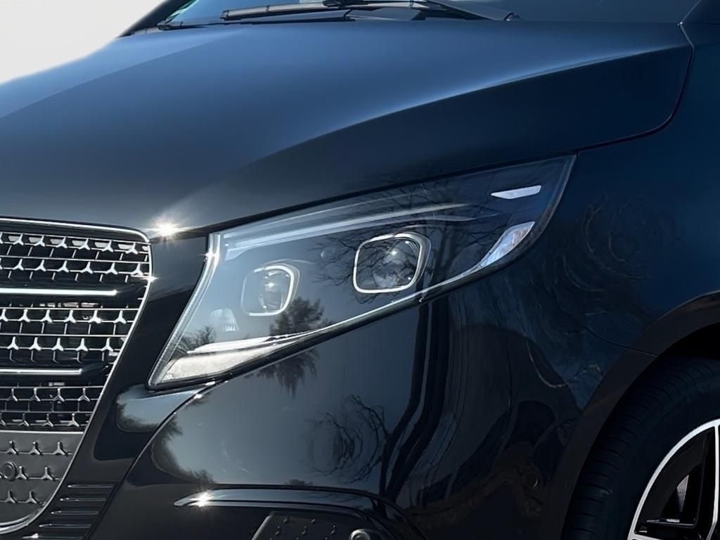 Fahrzeugabbildung Mercedes-Benz V 300 d 4MATIC STYLE Lang AIRMATIC AMG PANO STHZ