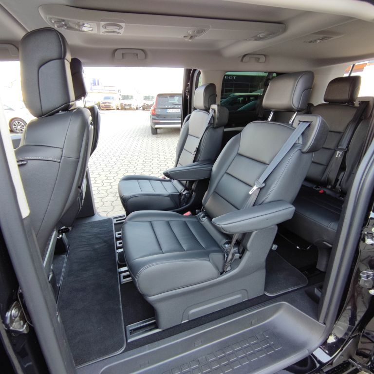 Fahrzeugabbildung Opel Zafira Life Tourer L 2.0D Aut.+Leder+Standh+Kame