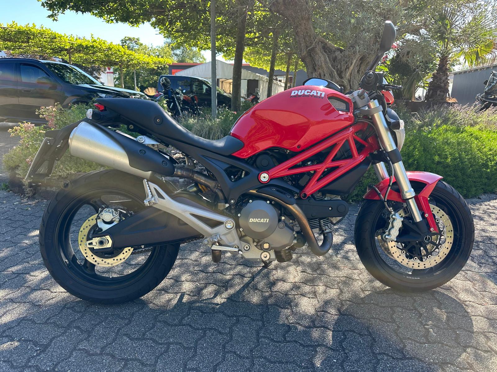 Ducati Monster 696 ABS - erste Hand - Service neu