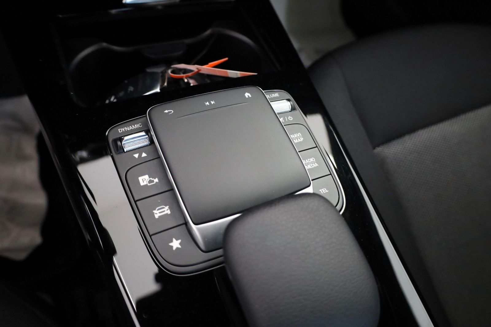 Fahrzeugabbildung Mercedes-Benz CLA 200 Coupè, Navi, LED, SH, Kamera, Widescreen
