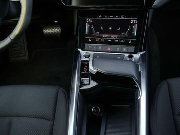 صورة 7 لـ 2023 AUDI Q8 E-TRON