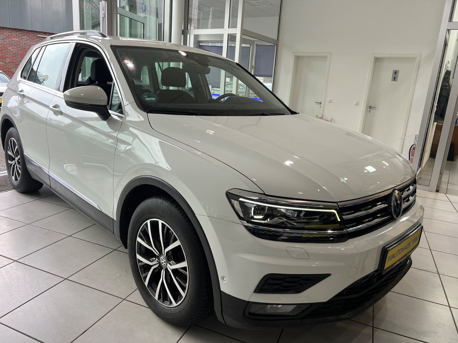 Fahrzeugabbildung Volkswagen Tiguan Comfortline 2.0TDI *DIGITALTACHO*LED*360°