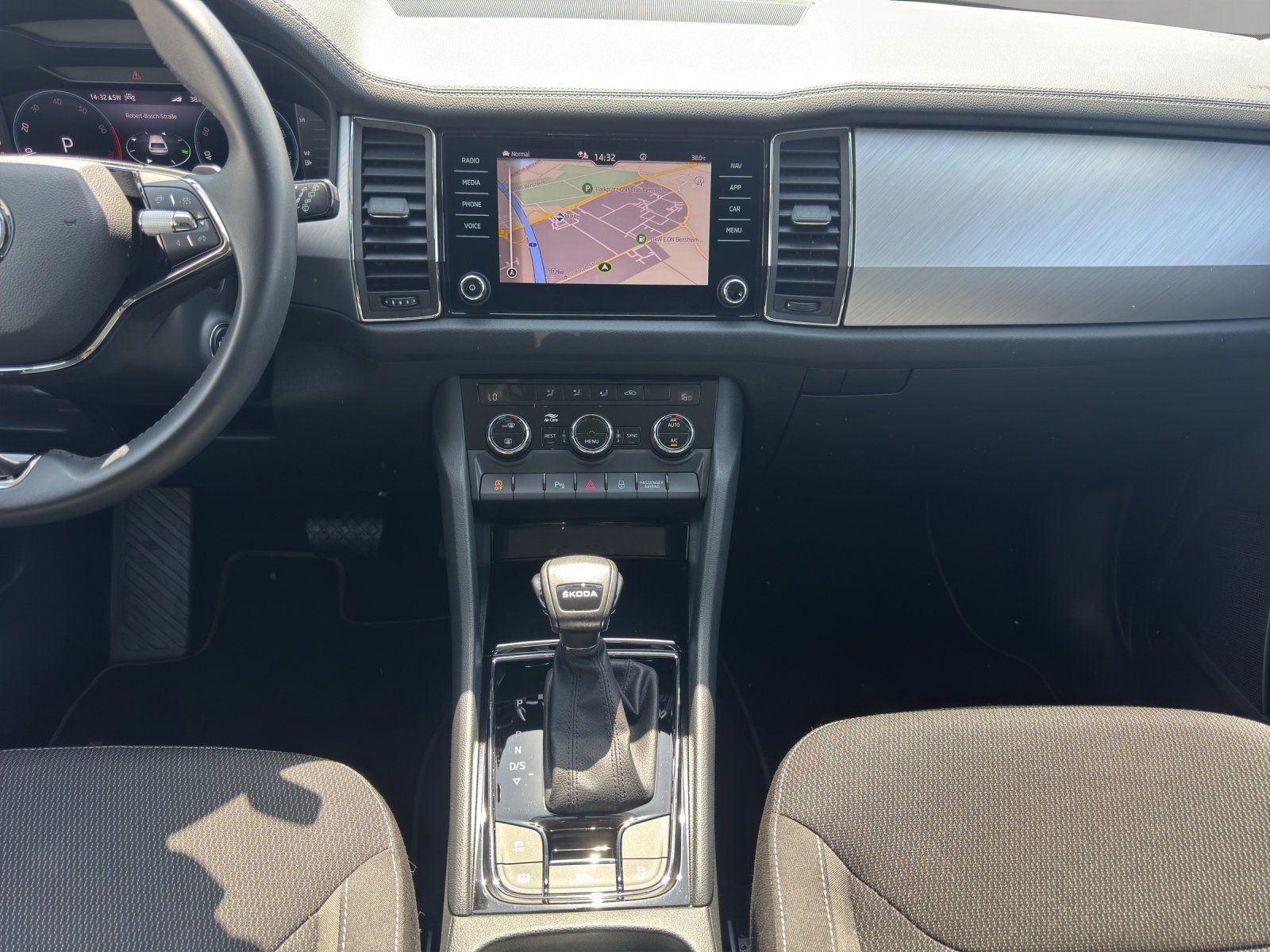 Fahrzeugabbildung SKODA Kodiaq 1.5 TSI DSG Ambition/AHK/KAMERA/ACC/