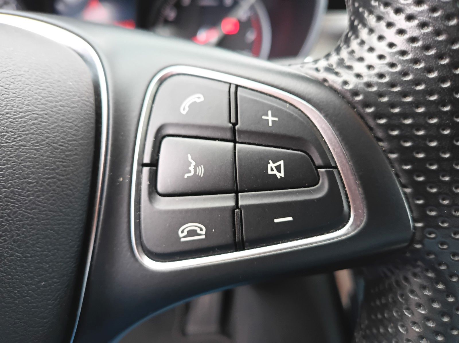 Fahrzeugabbildung Mercedes-Benz C 350 T e+DISTRONIC PLUS+PANO+PARK+360*+SH+BURME