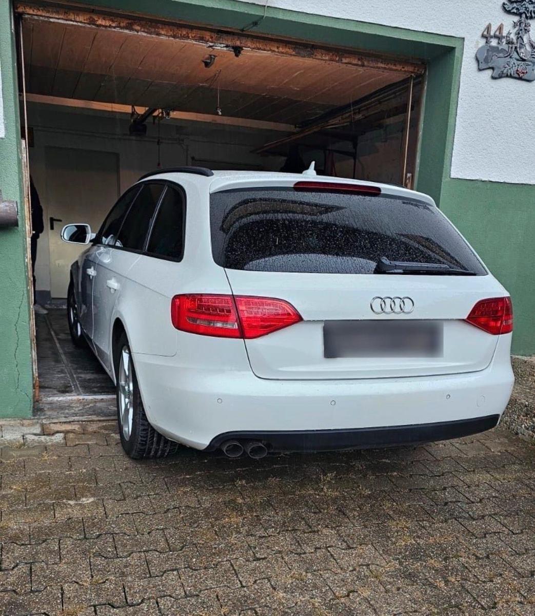 Audi A4 2010 — interior