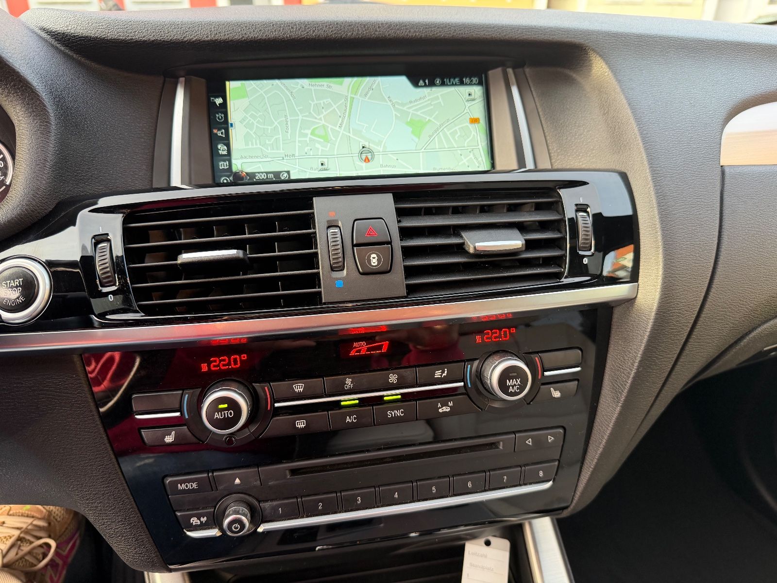 Fahrzeugabbildung BMW X4 xDrive 35 d M SPORT STANDHEIZUNG AHK SD LED