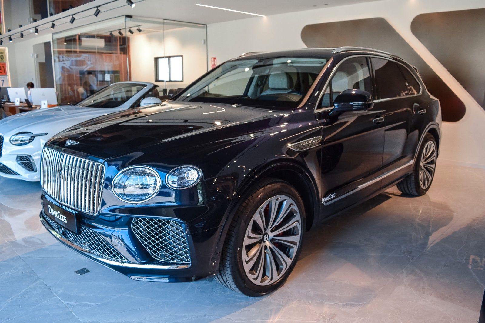 Bentley Bentayga 3.0 Hybrid Atelier Edition 4WD Autom. imagem 2
