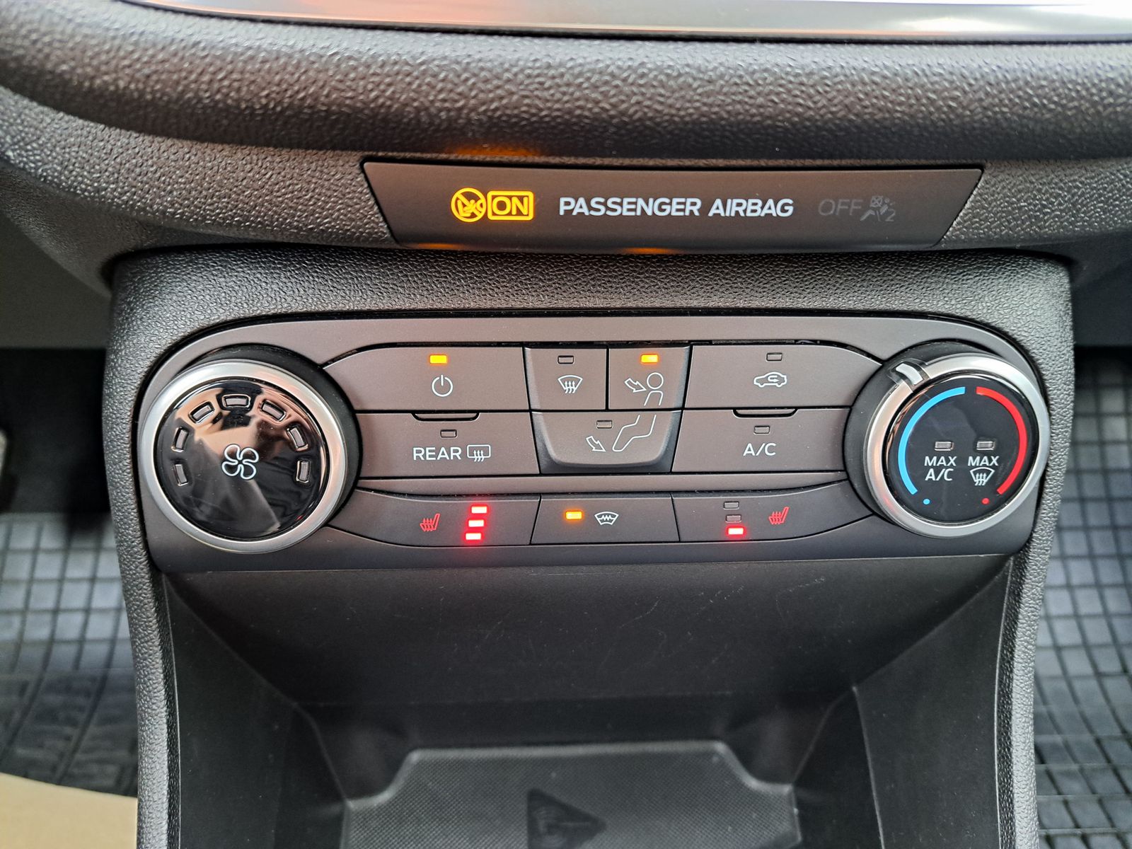 Fahrzeugabbildung Ford Fiesta 1.1 Cool & Connect APP-LINK WINTERPAKET