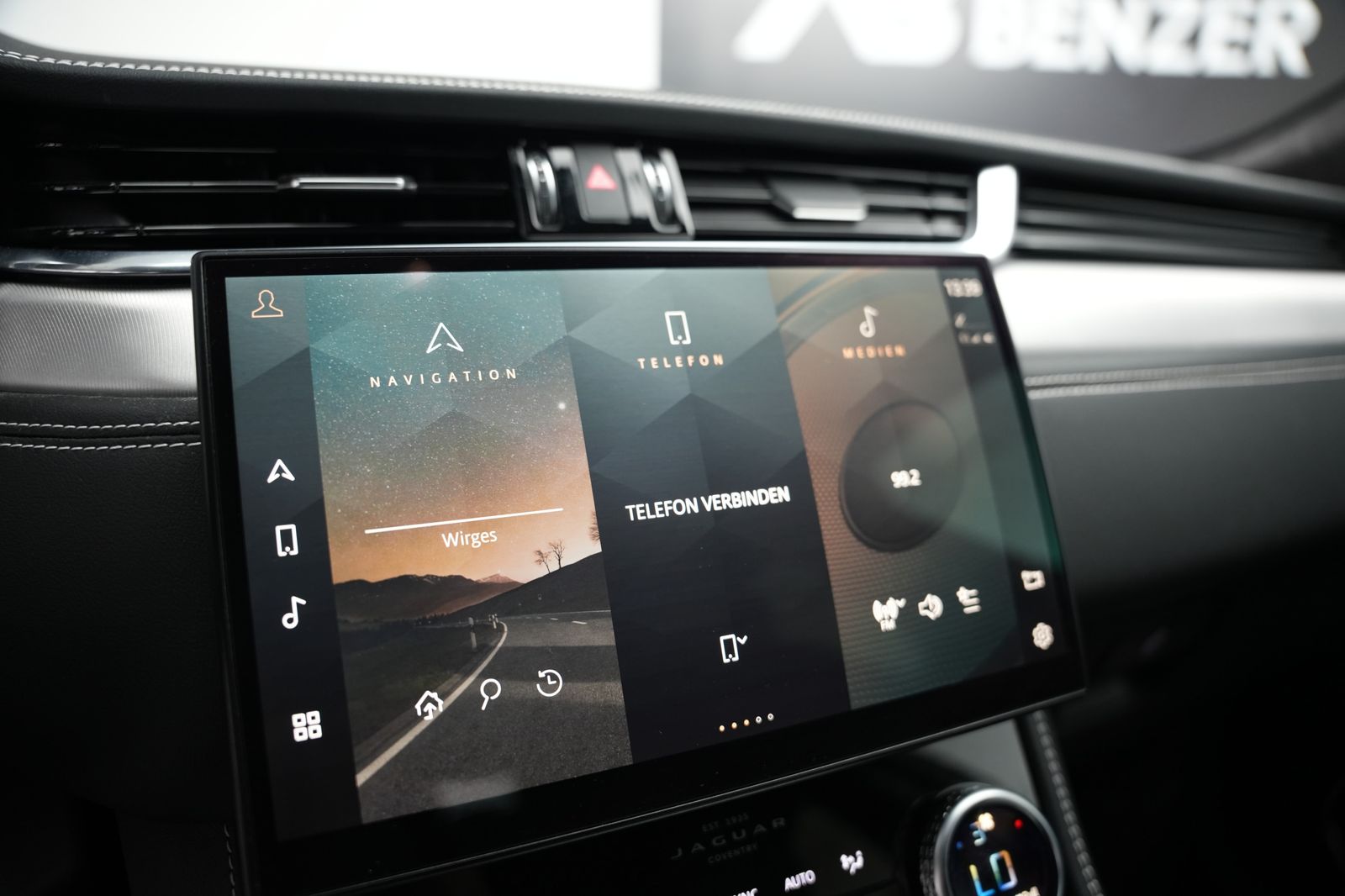 Fahrzeugabbildung Jaguar F-PACE R-Dynamic S *Meridian*Ambiente*Alcantara