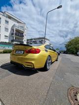 BMW M4 Coupé M4 - mit Benzin-Antrieb: Coupe, Gold