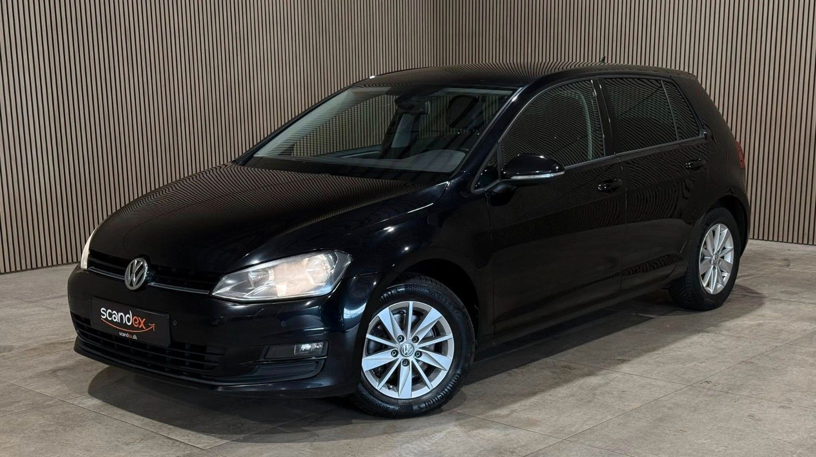 Volkswagen Golf - 1