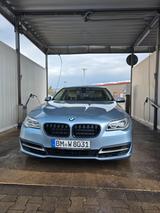 BMW 550i - V8-449PS,  Gute  Ausstattung  - blaue BMW 550