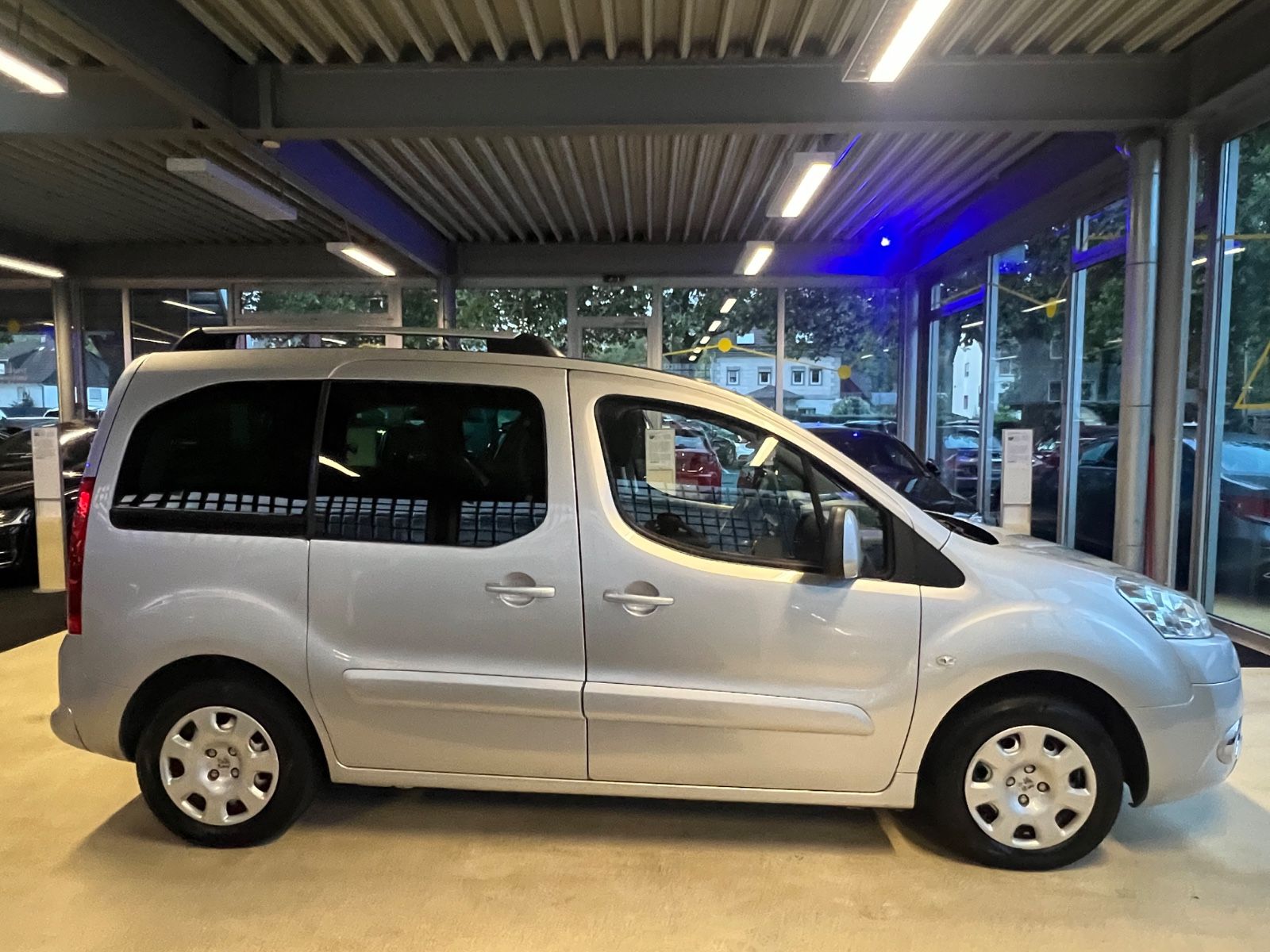 Fahrzeugabbildung Peugeot Partner Tepee Family * 1.HAND *