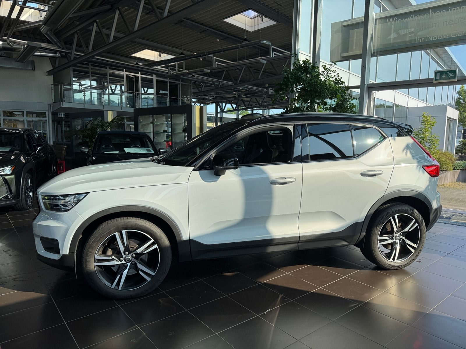 Fahrzeugabbildung Volvo XC40 R Design 2WD PANO LED NAVI SHZ