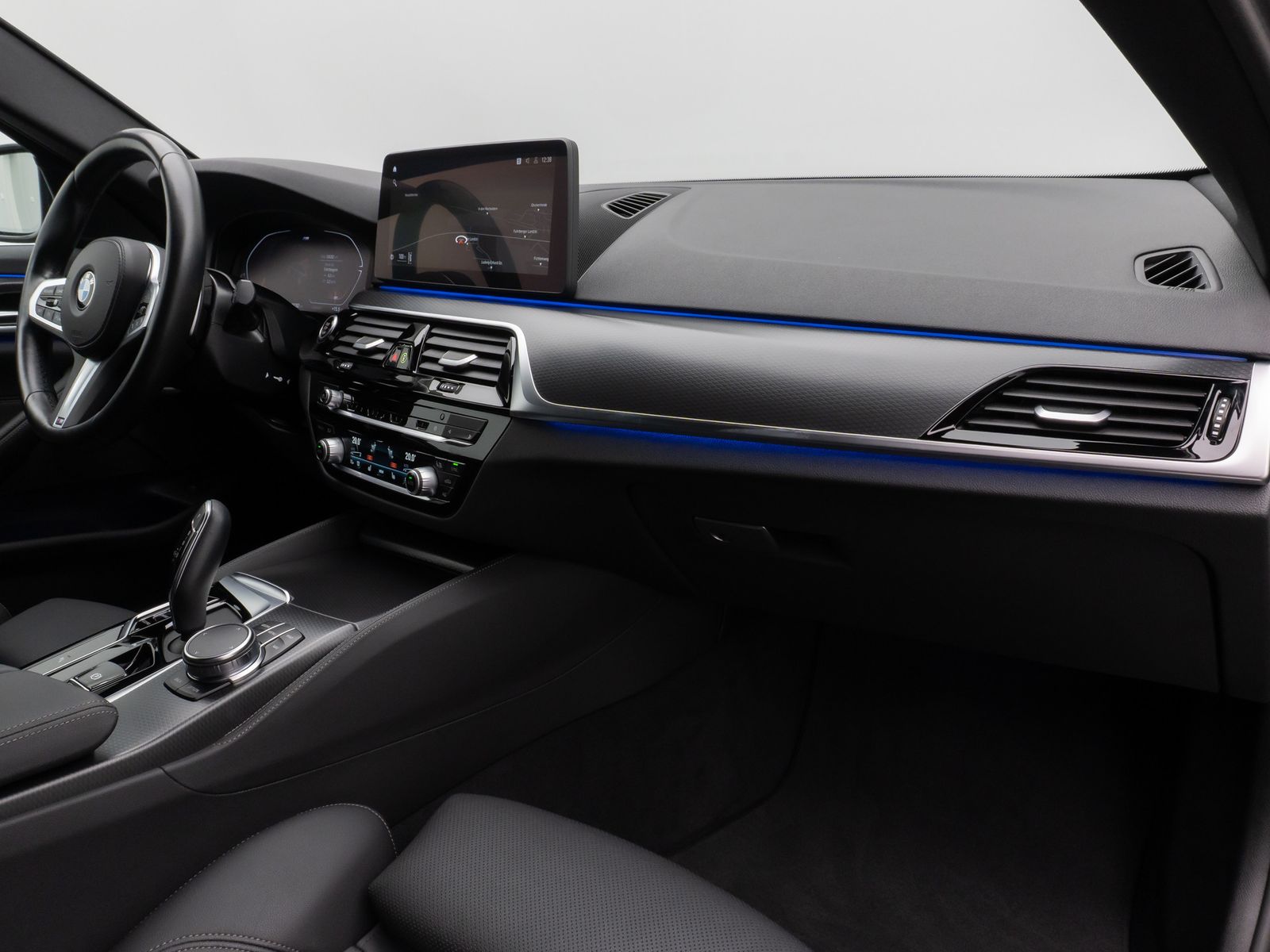 Fahrzeugabbildung BMW 520d xD M Sport Kamera HUD DAB 4xKlima Alarm AHK