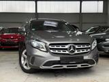 Mercedes-Benz GLA 180 Leder Navi Kamera LED - Mercedes-Benz GLA 180: Limousine