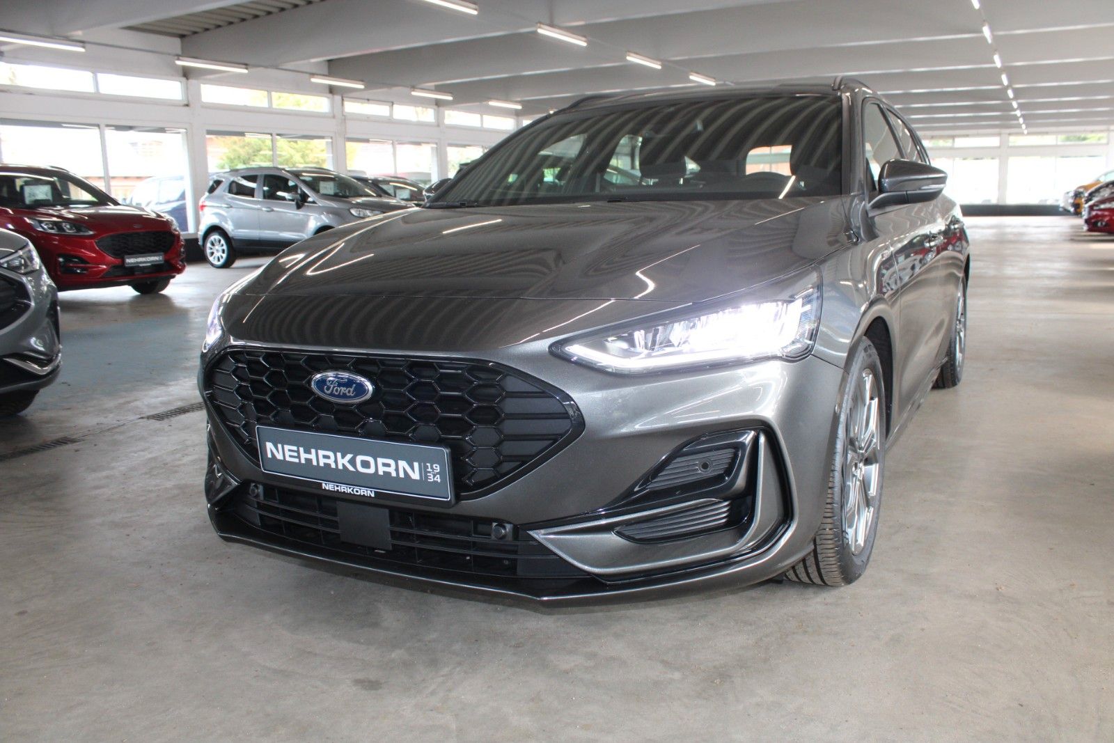 Fahrzeugabbildung Ford Focus ST-Line Aut. LED AHK ACC B&O WinterPak uvm