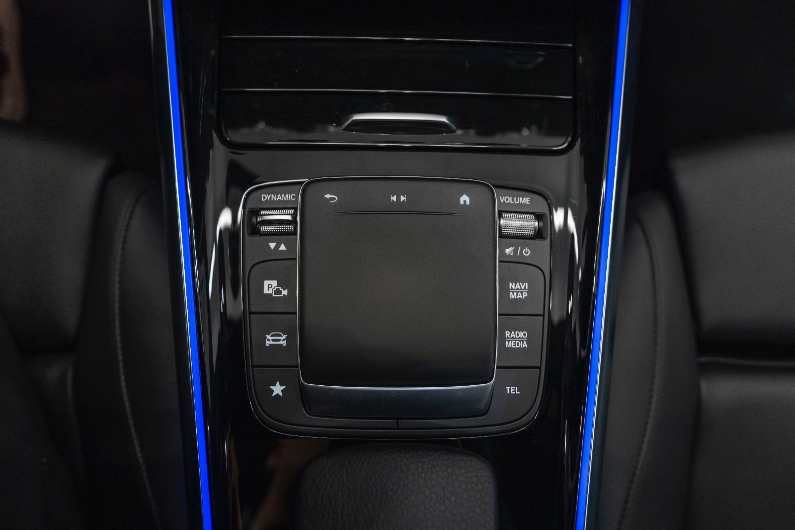 Fahrzeugabbildung Mercedes-Benz GLA 250e PLUG-IN ACC LED KAM TOTW KEYLESS GO NAV