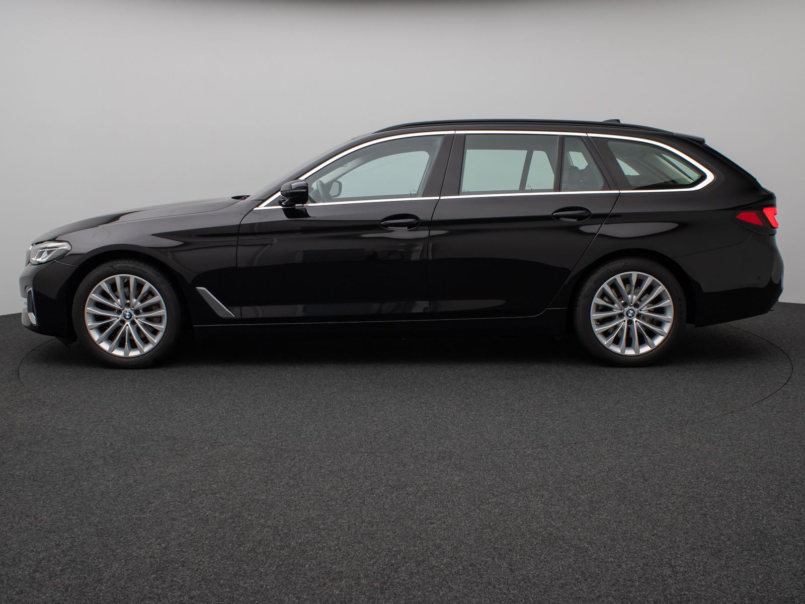 Fahrzeugabbildung BMW 520d Luxury Line Kamera DAB AHK Fernlichtassist