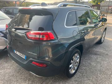 Jeep Cherokee - 4