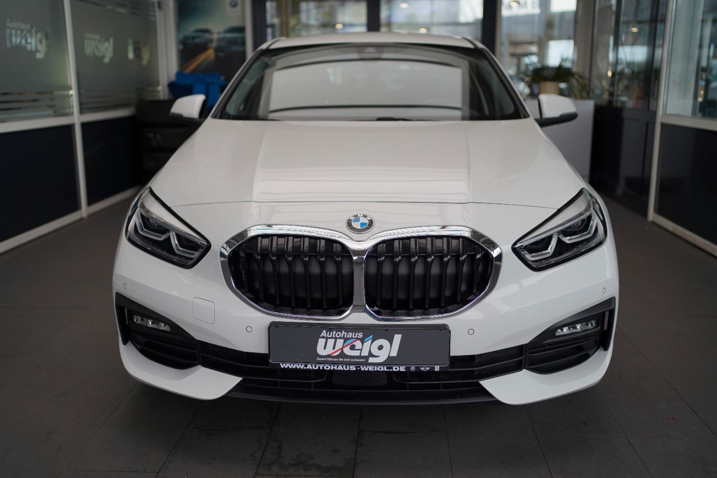 Fahrzeugabbildung BMW 118iA Advantage +LED+Navigation+Einparkhilfe+