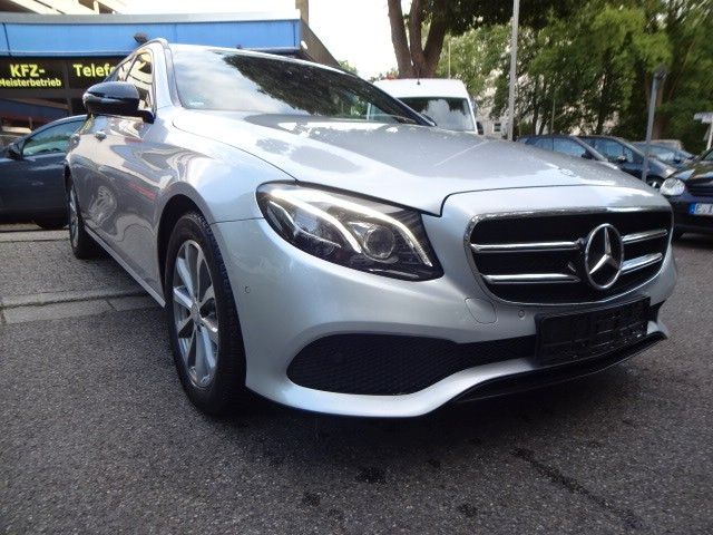 MERCEDES-BENZ E 220d T Autom.