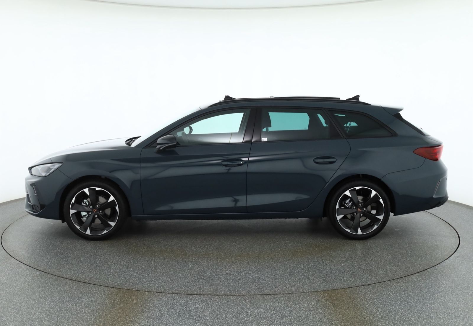 Cupra Leon ST 1.5eTSI DSG LED ACC Pano AHK imagem 2