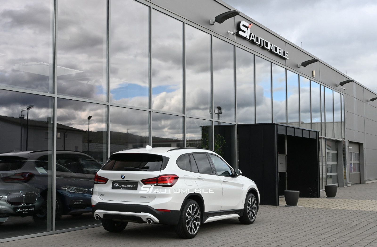 Fahrzeugabbildung BMW X1 xDr. 20d Sport Line °ACC°AHK°HEAD-UP°KAMERA°