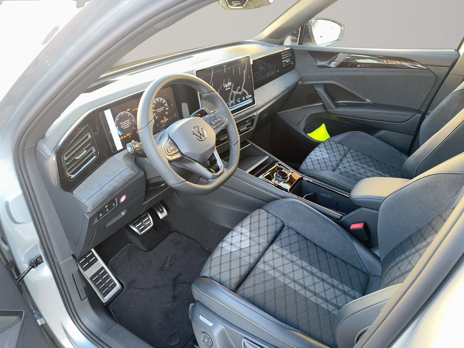 Tiguan R-Line 2.0 TDI 4MOTION, BlackStyle, AHK,