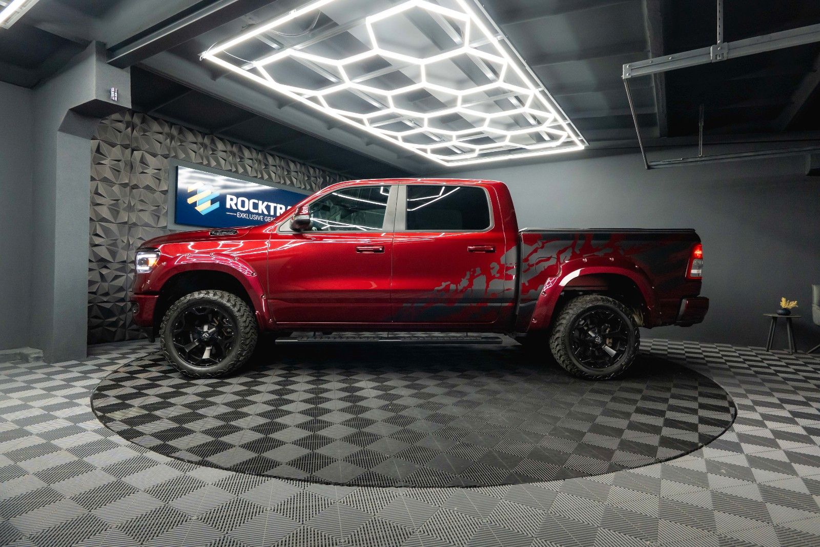 Fahrzeugabbildung Dodge RAM 5.7 V8 HEMI 4x4 OFFROAD Night-Paket *LED*19%