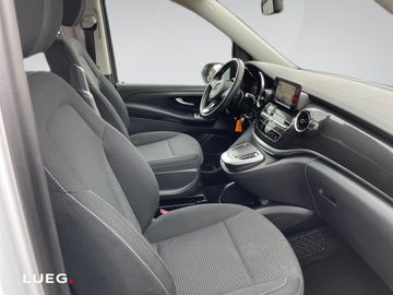 Mercedes V 220 - 9