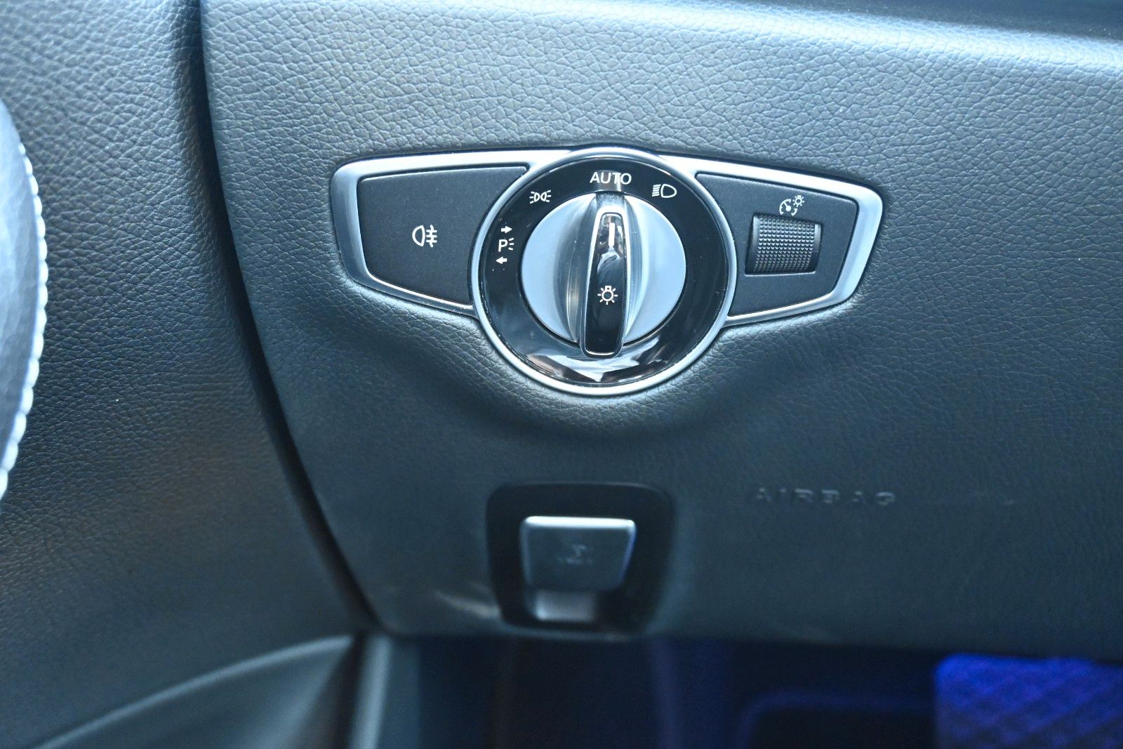 Fahrzeugabbildung Mercedes-Benz E 200 Autom. T-Modell 4Matic*RFK*LED*BLIS*