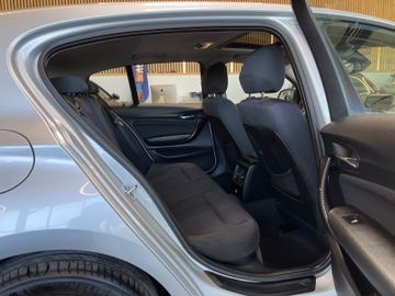 BMW 118  1 Lim. 5-trg. 118 i *NAVI*PDC*SZHZ*TEMPOMAT
