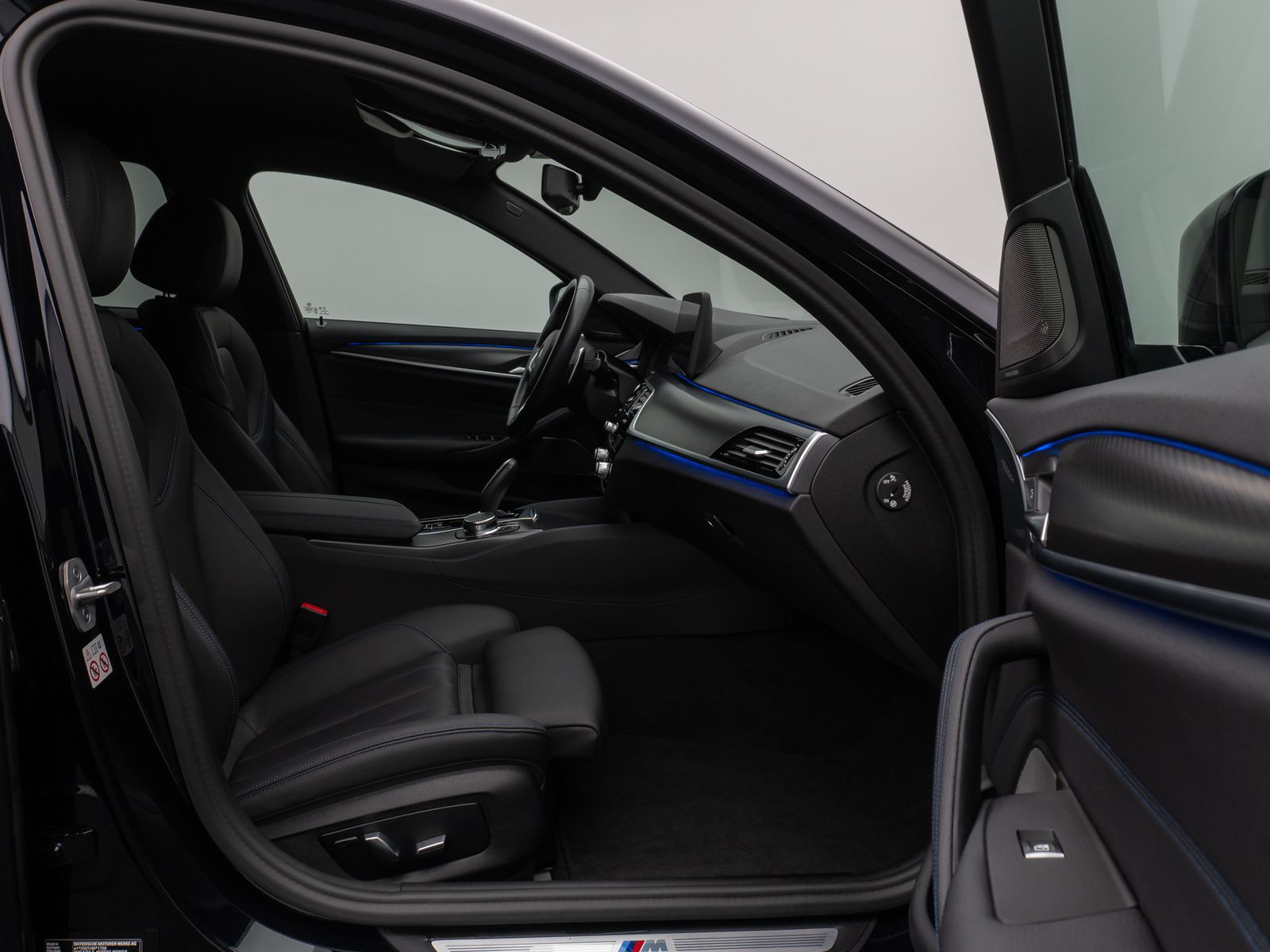 Fahrzeugabbildung BMW 530d xD M Sport Kamera HUD DAB H/K Komfort Alarm
